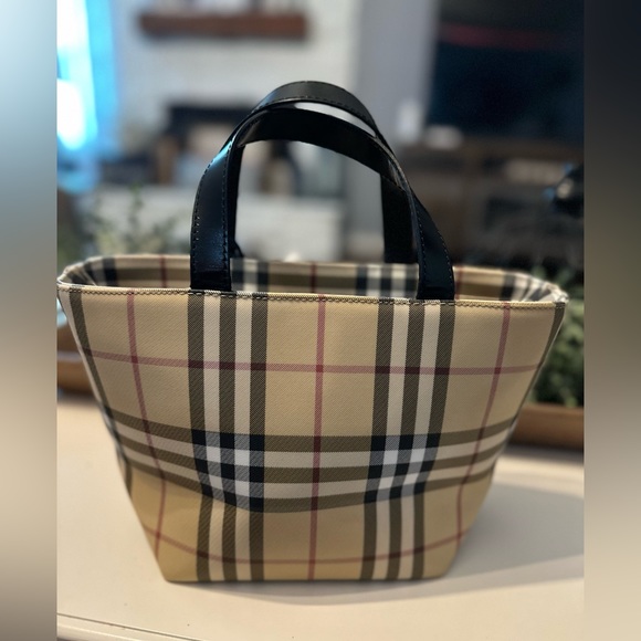 Burberry Handbags - 💥💥💥SALE TODAY💥💥💥 Authentic Burberry Small Tote.❤️